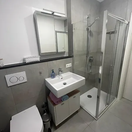 Neubauwohnung Mit Grossem Balkon *